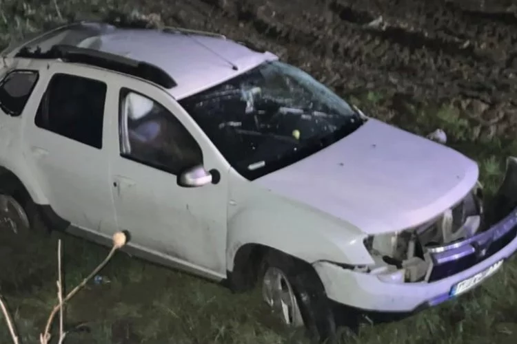 Otomobil sürücüsü direksiyon hakimiyetini kaybetti: 2 ölü, 1 yaralı