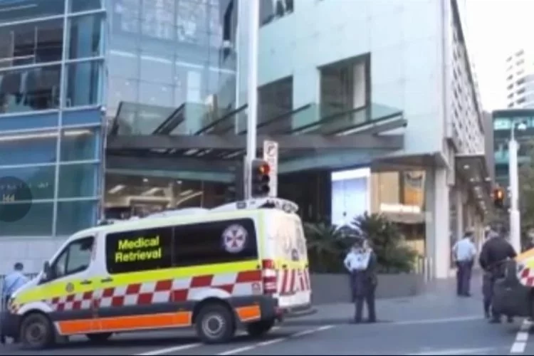 Sydney’de alışveriş merkezine bıçaklı saldırı: 5 ölü