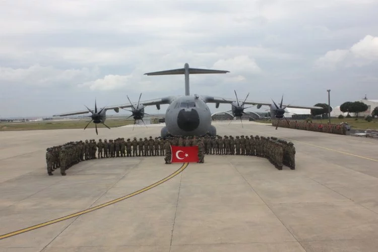 Türk askerinden Kosova'ya takviye sürüyor